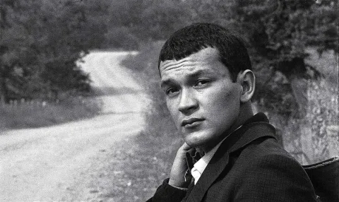 Поселок — кадр 1