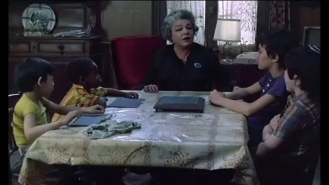 Вся жизнь впереди — кадр 9