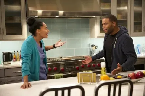 Черная комедия — кадр 6