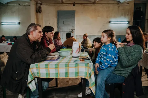 Женщина в цепях — кадр 5