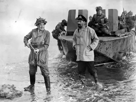 Красный берет — кадр 9