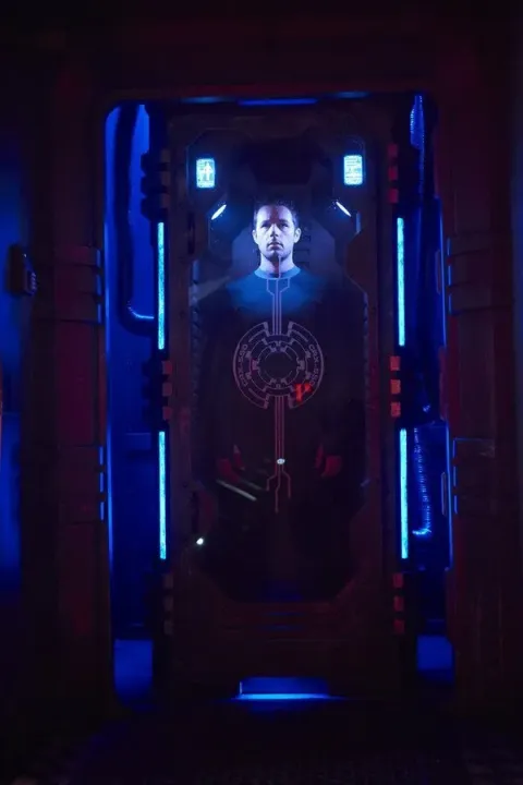 Чёрная материя — кадр 7